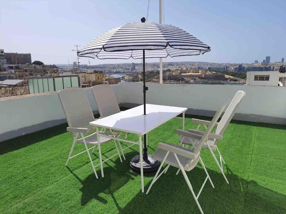 City Penthouse With Roof Terrace And Sea Views Valletta Kültér fotó